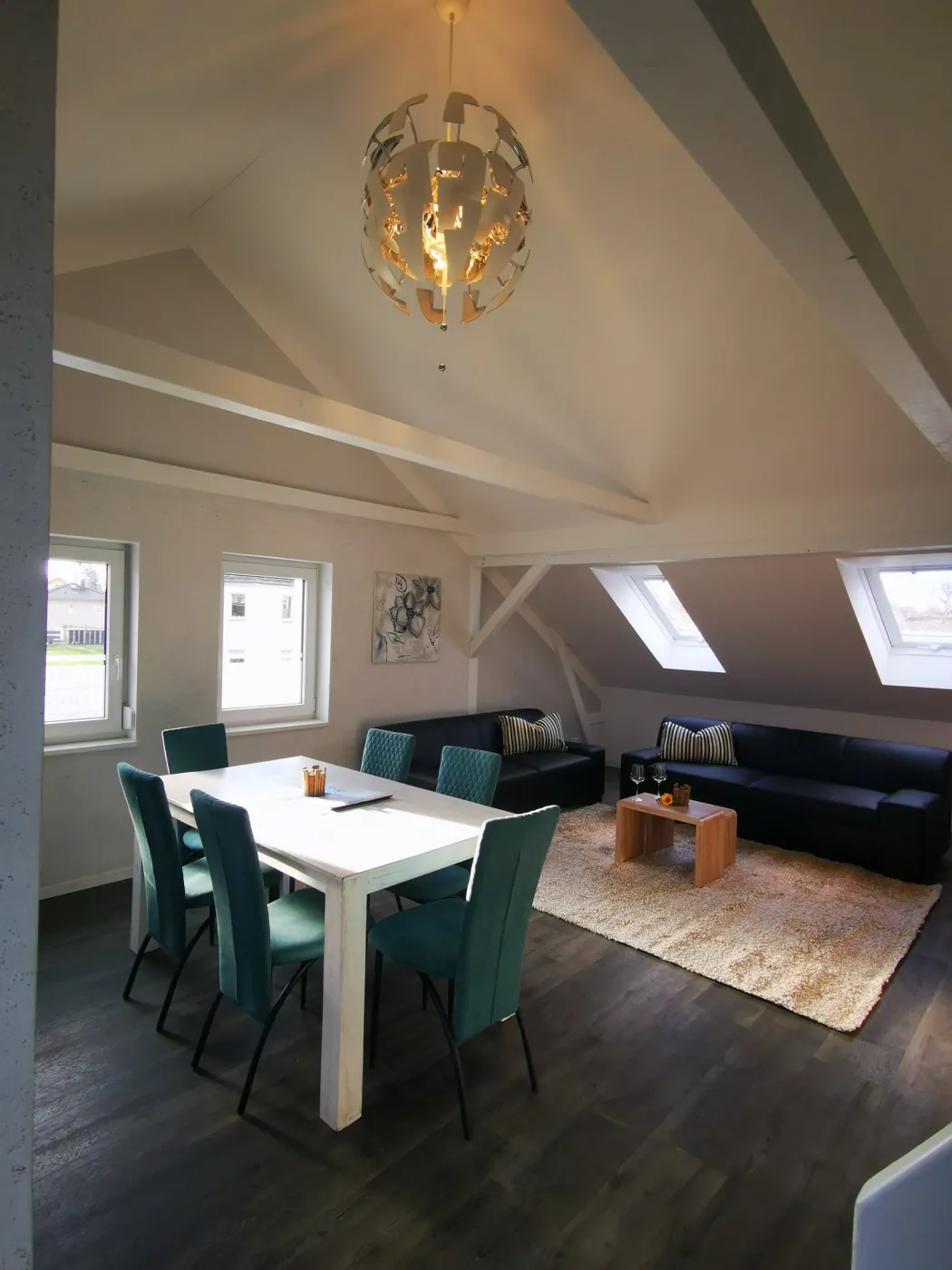 Wohn- und Essbereich eines Premium Appartements in Zwickau