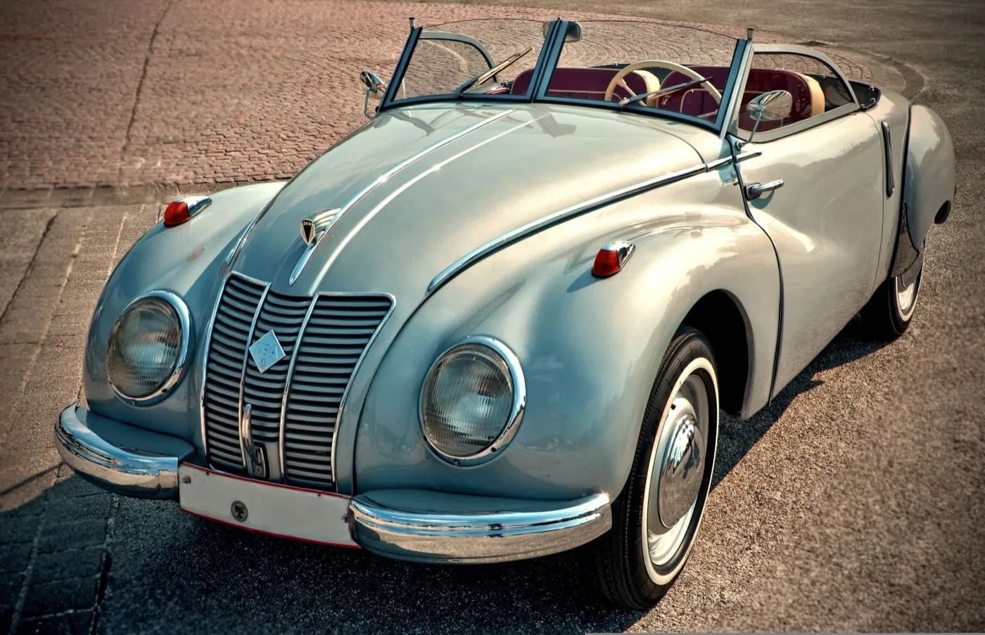 Historisches Fahrzeug im August Horch Museum Zwickau